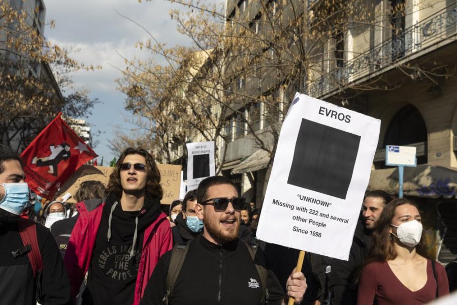 Marshim proteste në Athinë kundër përplasjes së refugjatëve që vijnë nga kufiri turk 