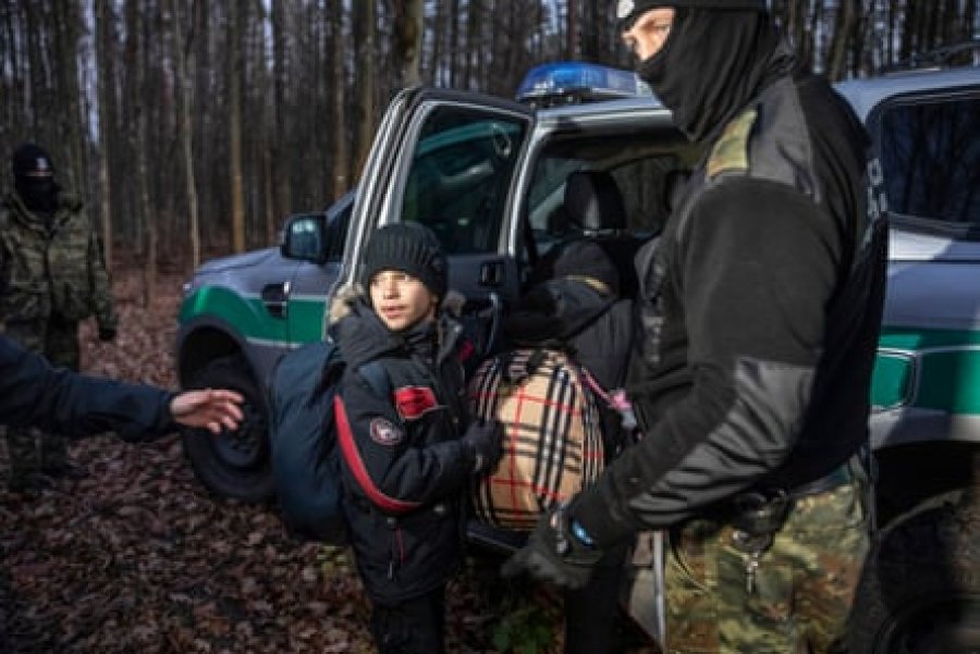 Të harruar, refugjatët e mbetur në kufirin Bjellorusi-Poloni: Një ese fotografike