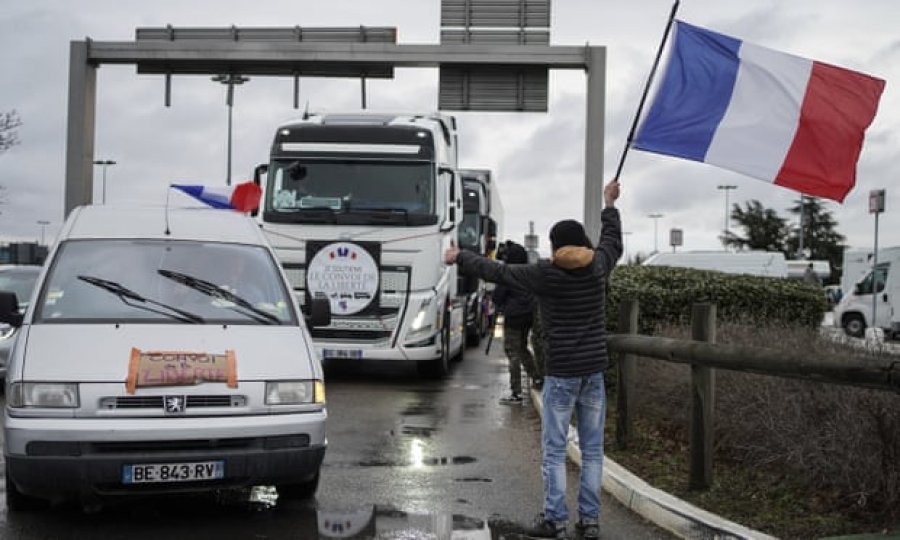 Francezët e 'autokolonave të lirisë