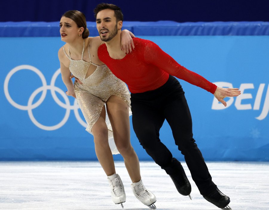 VIDEO/ Çifti francez i patinazhit pushton botën me performancën magjike