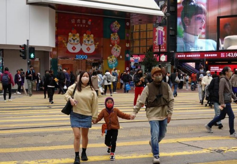 Hong Kongu pezullon mësimin deri më 6 mars, rritje e ndjeshme e rasteve me Covid 