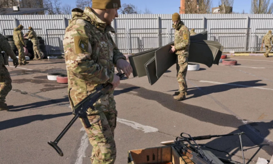 Kriza në Ukrainë, Kanadaja i dërgon armë dhe municione Kievit