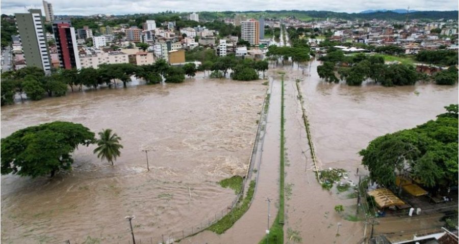 Përmbytje të mëdha në këtë shtet, humbin jetën 34 persona