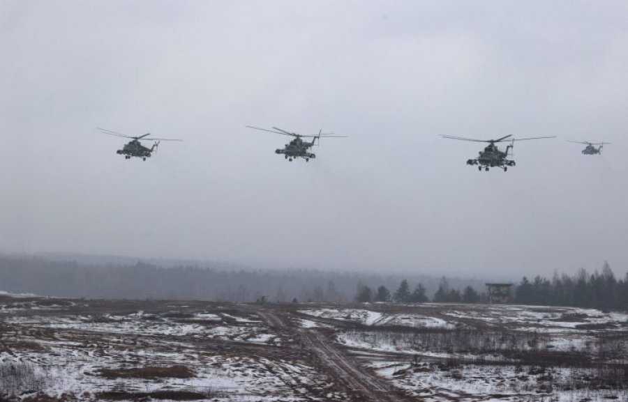 NATO: Rusia po mashtron botën me pretendimet për tërheqjen e ushtrisë