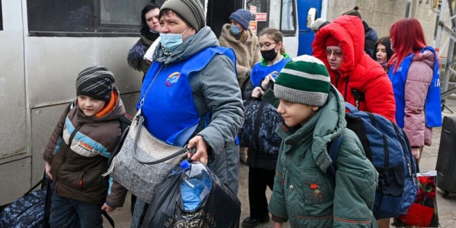 Prindërit ukrainas po marrin masa rrëqethëse në përpjekje për të mbrojtur fëmijët e tyre