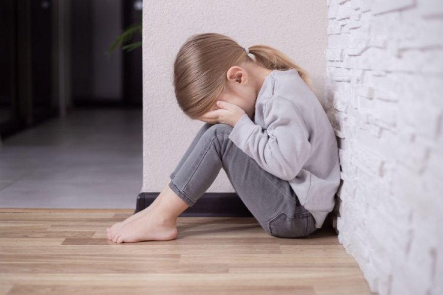 Abuzimi emocional dhe neglizhenca e një fëmije lë pasoja për gjithë jetën
