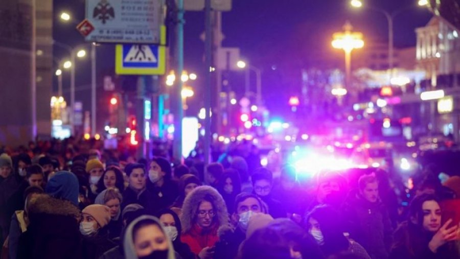 Në Moskë shpërthen protesta kundër agresionit rus