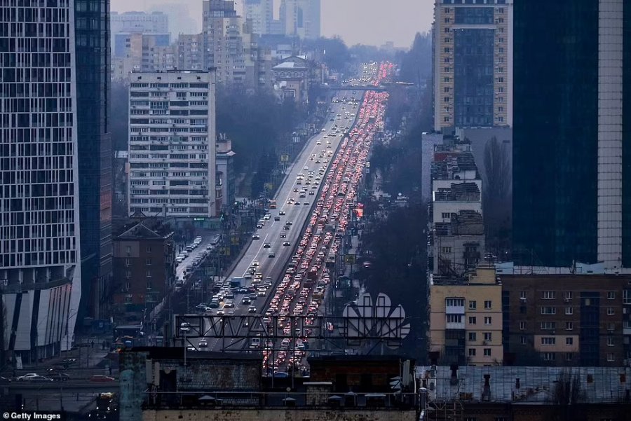 Forcat ruse do të futen në Kiev së shpejti, banorët janë të shokuar