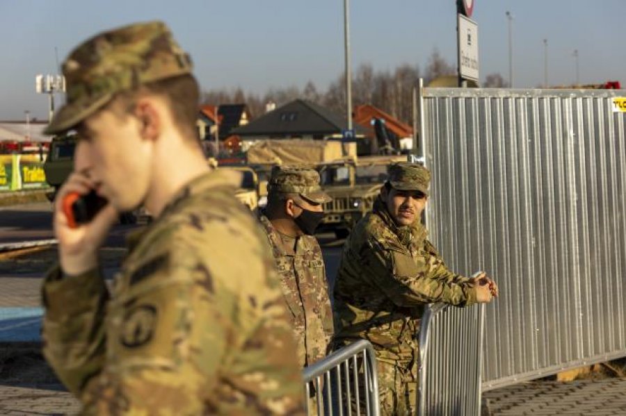 FOTO/ Sulmi rus në Ukrainë, vihen re lëvizje në bazën amerikane në Poloni