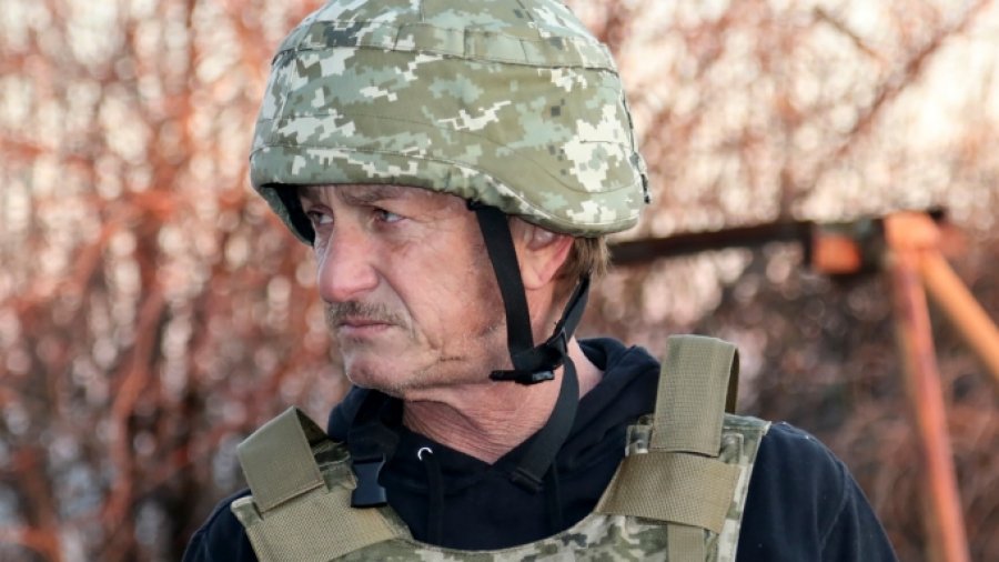 Sean Penn shkon në mes të luftës në Ukrainë për të xhiruar dokumentar mbi pushtimin rus