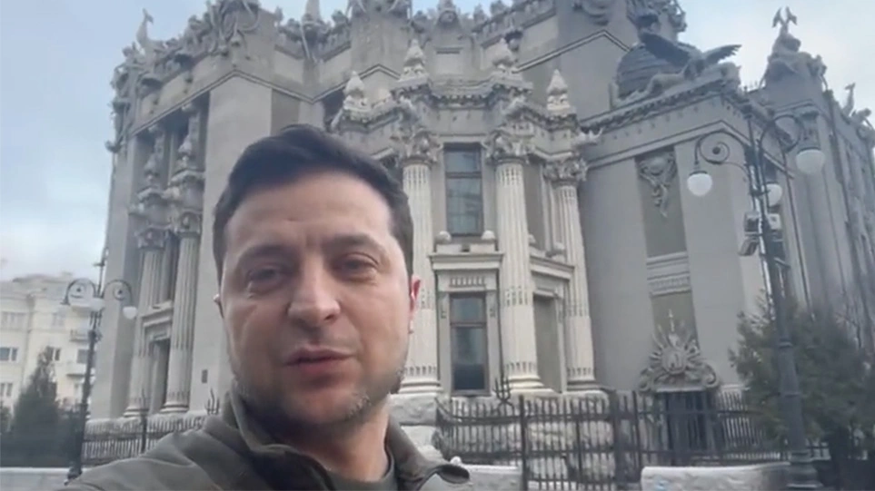 Pushtimi i Ukrainës, Zelensky: Lajme të rreme nuk po dorëzojmë armët...