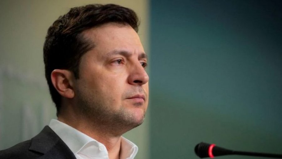 Zelensky ngre alarmin: Rusia po bombardon ndërtesat kolektive ku ka civilë