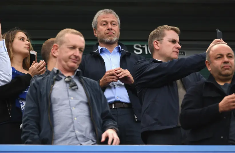 Roman Abramovich në Bjellorusi për të ndihmuar në bisedimet Ukrainë-Rusi