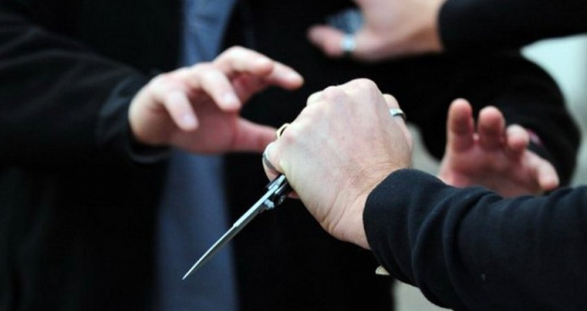 Ther me thikë një person në Podujevë, arrestohet i dyshuari