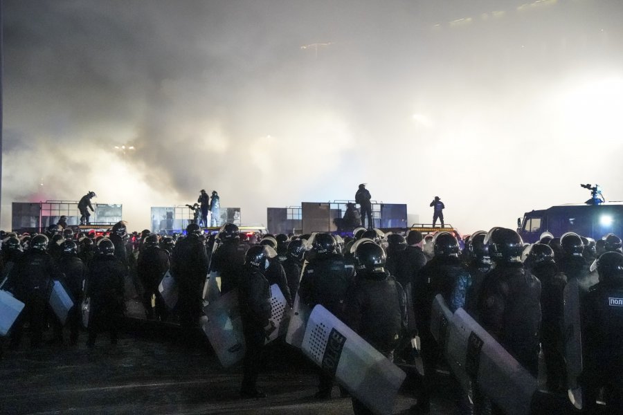 Kaos, protesta për rritjen e çmimit të gazit në Kazakistan, qeveria jep dorëheqjen, ulet çmimi