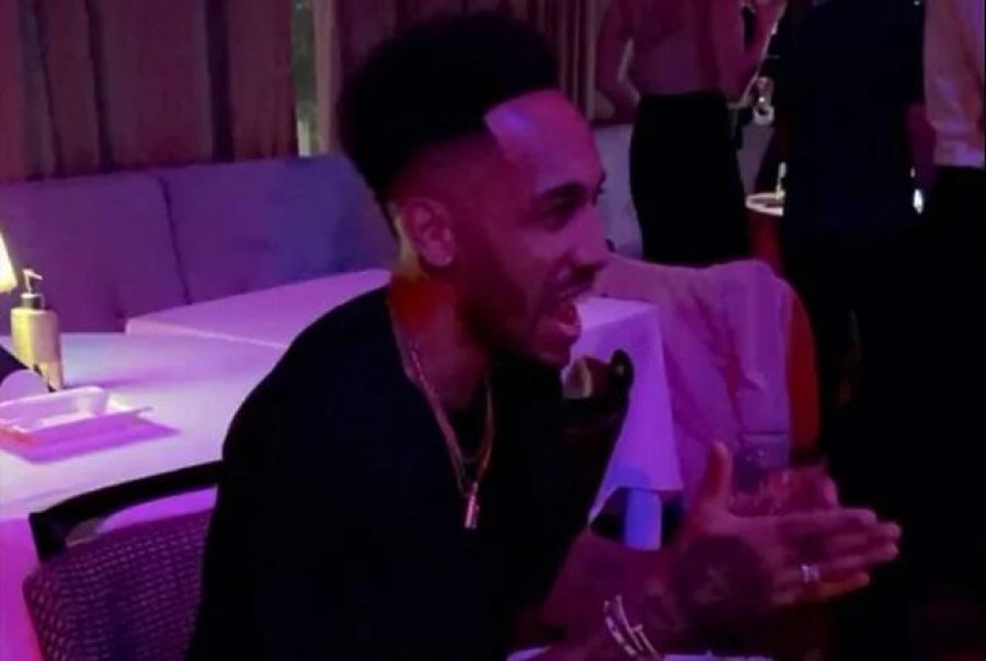 VIDEO/ Aubameyang i ndëshkuar nga Arsenal nuk mësoi asgjë, shkoi në një festë dhe u infektua me koronavirus