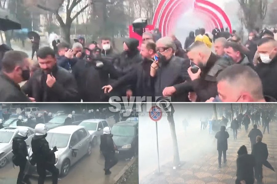 VIDEOLAJM/ Shikoni si policët sulmojnë Sali Berishën me gaz