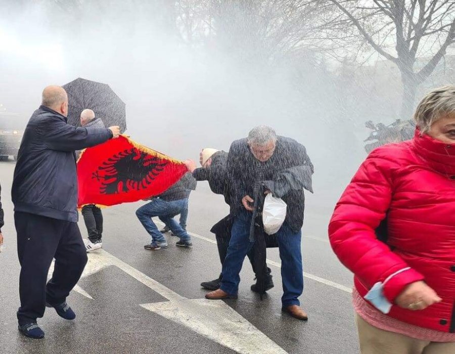 FOTO LAJM/ Berisha: Nderim heronjve të 8 Janarit, po mbrojnë flamurin