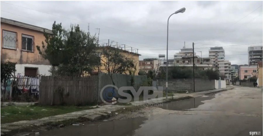 Lagjet periferike pa investime në Vlorë, banorët: Prej 1 muaji nuk hiqen mbetjet urbane