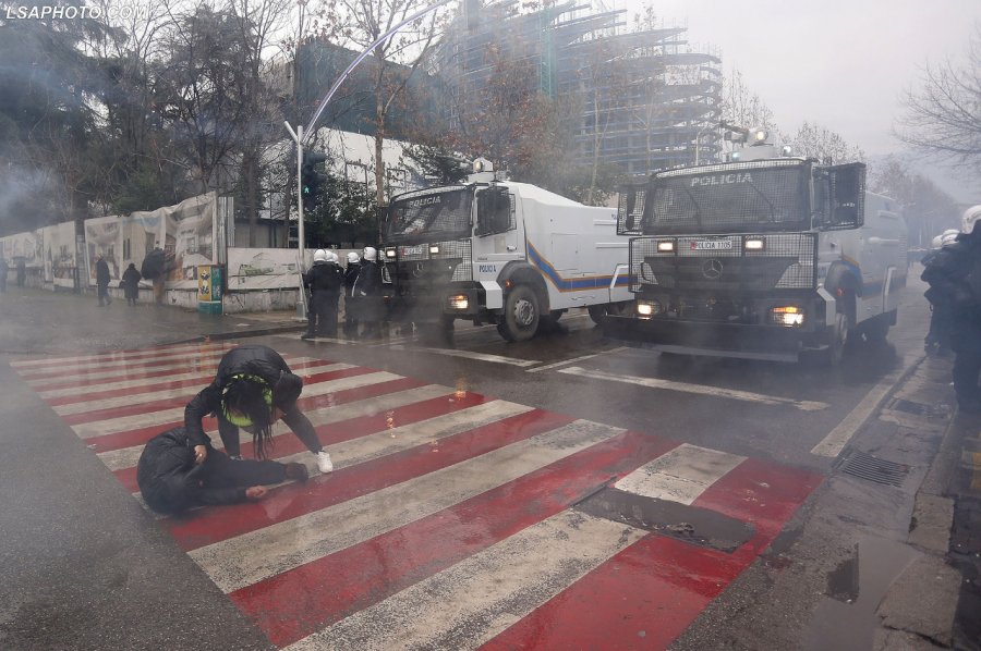 'Lamtumira e turpit e Bashës me demokratët!'