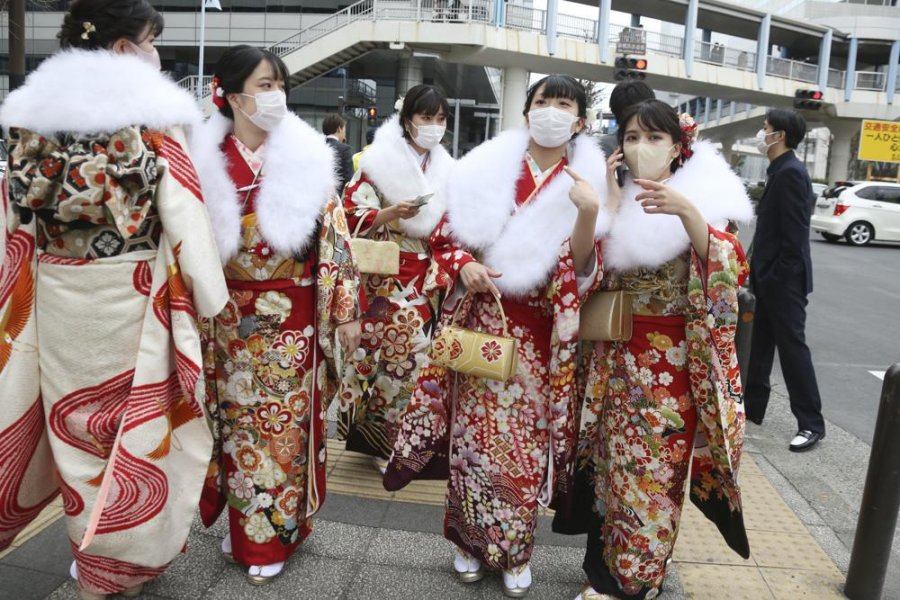 Japonia ashpërson edhe më kontrollet në kufi ndërsa përgatitet për përhapjen e Omicron