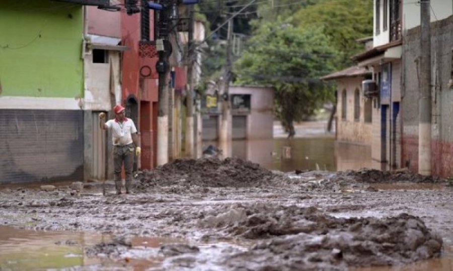 10 viktima nga përmbytjet në Brazil