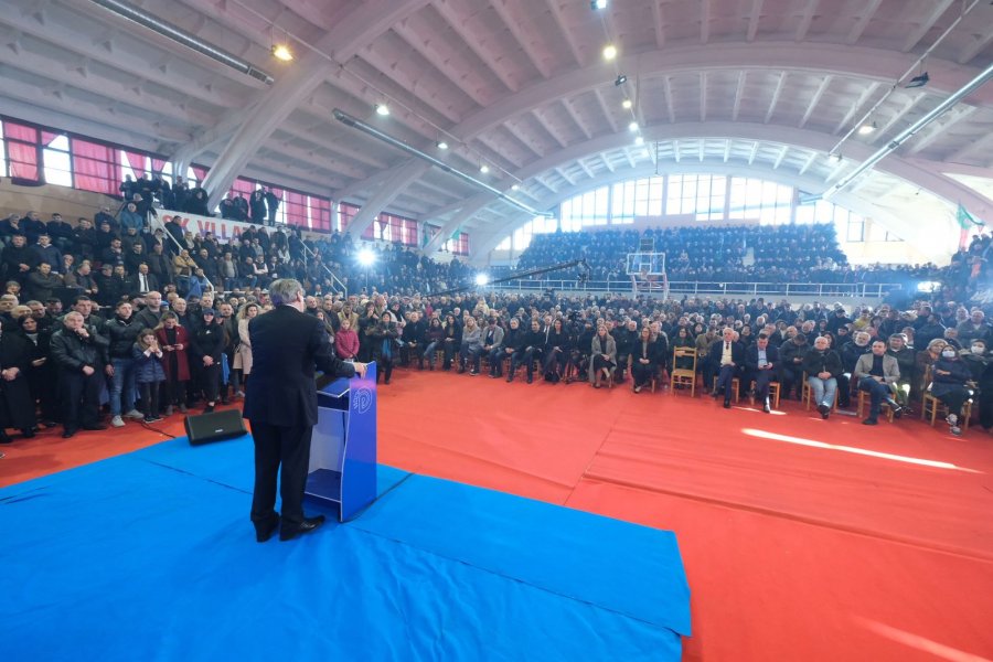 VIDEO/ Berisha: Kemi një narko-kryeministër miliarder, paratë i vijnë me kontejner nga trafiqet e drogës