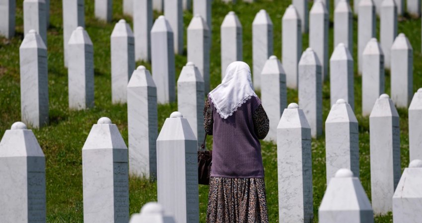 Si i lejoi Google lajmet e rreme për gjenocidin në Srebrenicë?