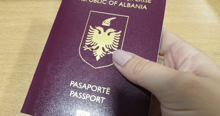 Kërkesat për marrjen e pasaportës shqiptare dyfishohen, interesimi më i madh nga Kosova