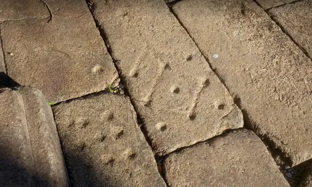 Loja e gurëve: thirrje për të mbrojtur gropëzat dhe kryqet shekullore të qytetit spanjoll