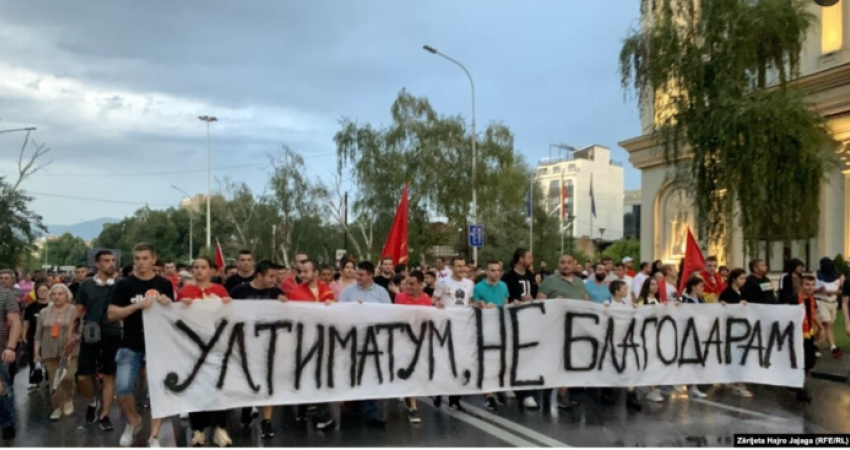 Për të 4-tën ditë me radhë, në Shkup vazhdojnë protestat kundër propozimit francez