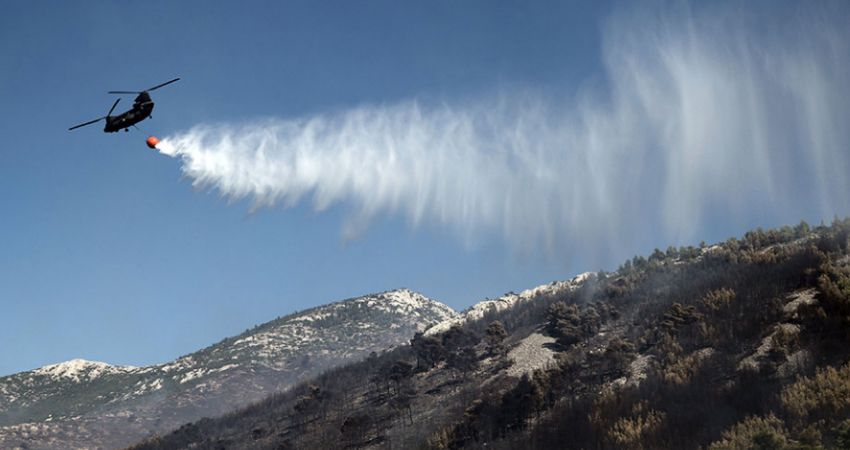 Situatë e rëndë nga zjarret në Athinë, angazhohen 7 helikopterë