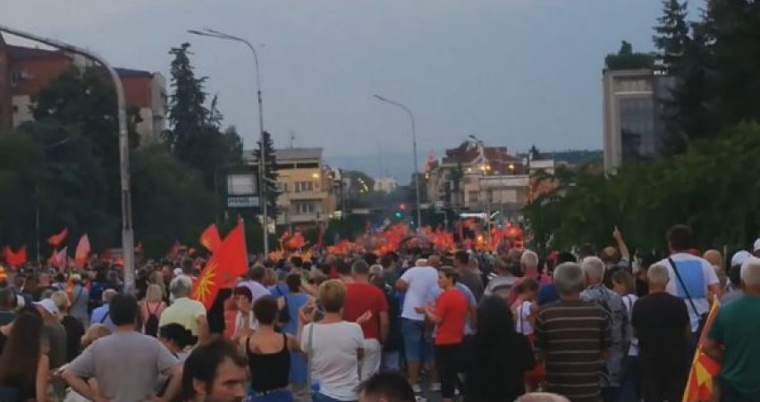 Paralajmërohen 'skenarë ferri' në mbrëmje nga protestat opozitare në Maqedoninë e Veriut