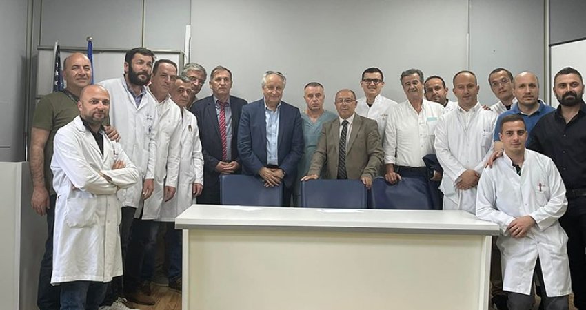 Ministri Latifi në Klinikën e Kirurgjisë, përgëzon kirurgët dhe infermierët për punën e tyre