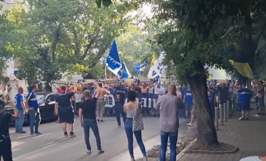 'Besa – Besë', tifozët 'Dardanë' para ndeshjes me Greqinë 'pushtojnë' Prishtinën