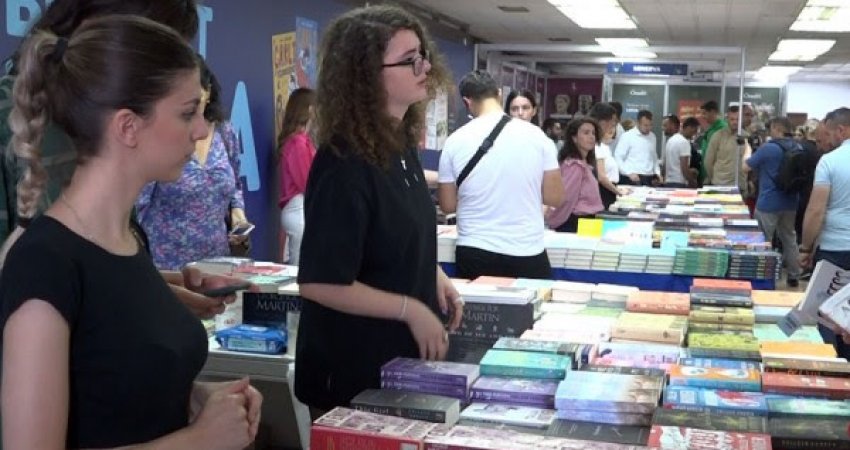 Rikthehet panairi i librit 'Prishtina 2022' me mbi 100 botues