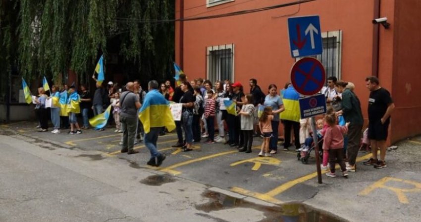 Refugjatët e ardhur nga Ukraina ankohen për kushtet në Maqedoninë e Veriut