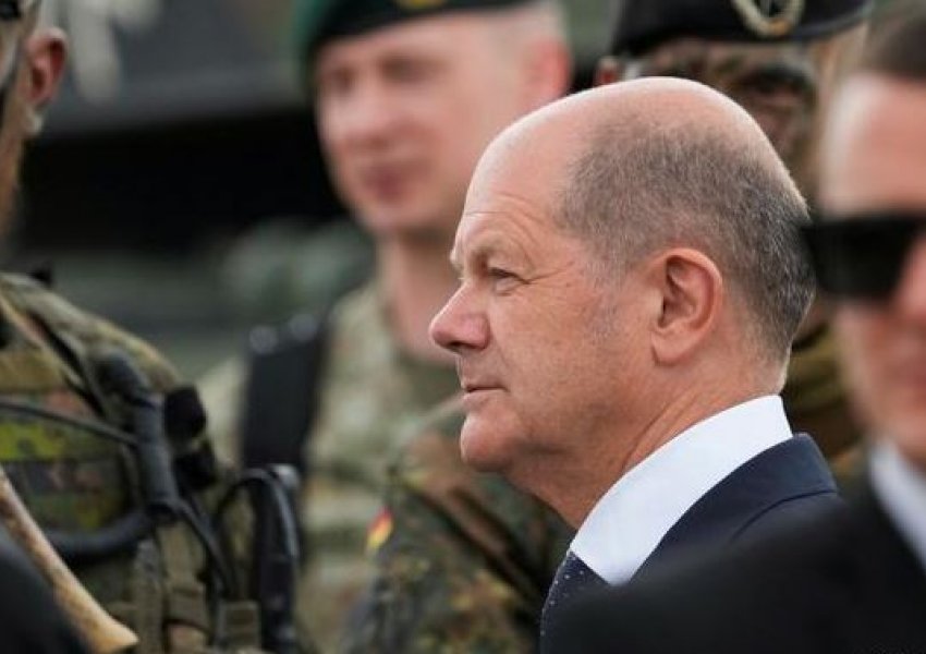 Furnizimi i Ukrainës me armatime të rënda, kancelari gjerman vihet nën presion
