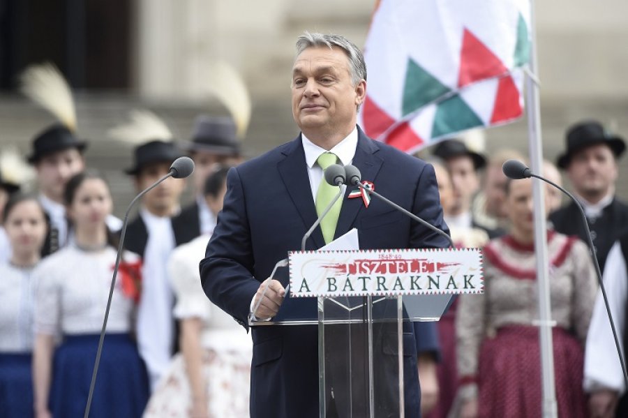 Orban 'shkëput' Hungarinë nga NATO: Nuk e miratojmë dhe as nuk duam të jemi pjesë e mbështetjes financiare apo me armatime për Ukrainën