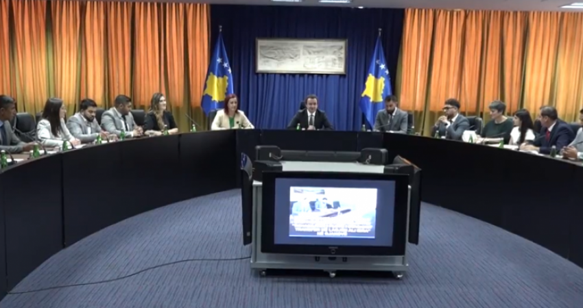 Ministria e Arsimit ndau bursa për studime për të rinjtë e komuniteteve në Kosovë