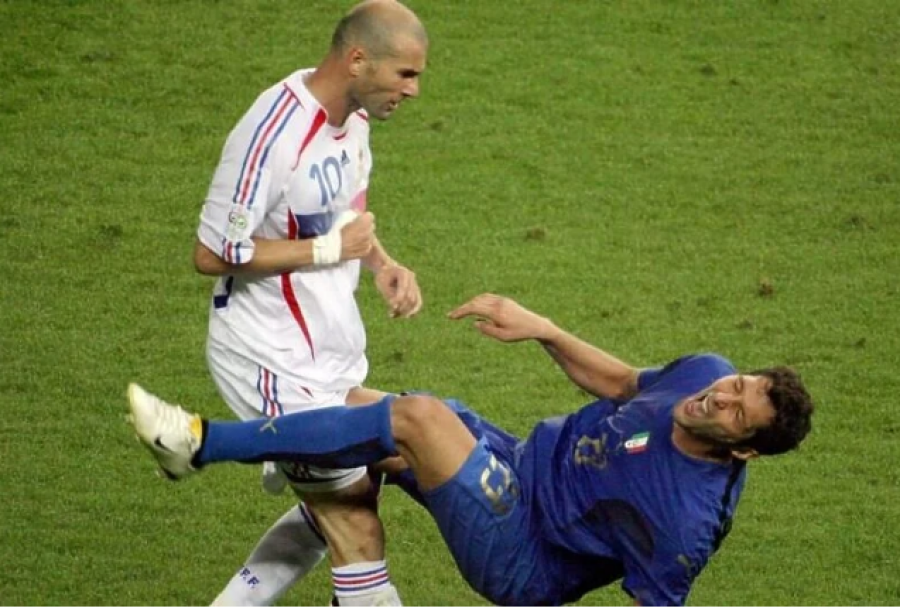 Zidane zbuloi pse u ‘acarua’ dhe goditi me kokë Materazzin në finalen e Botërorit 2006