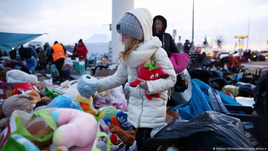 'Shiko mami, diçka po fluturon lart': refugjatët nga Ukraina në Poloni, të huajt e tjerë në udhëkryq