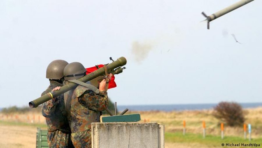 Si shkojnë armët e perëndimit në Ukrainë? DW: Koha nuk pret, rreziku është i madh që ushtarëve t’u mbarojë municioni