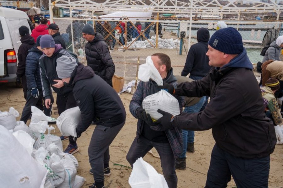 FOTOLAJM/ Odessa përgatitet për luftë me rusë, ja si po fortifikohet qyteti