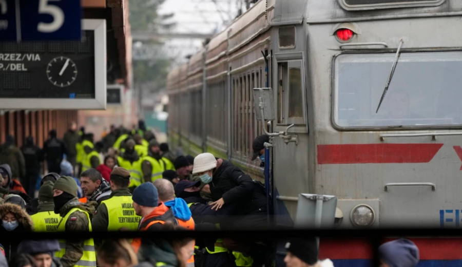 Polonia nën trysni ndërsa 1 milionë refugjatë largohen nga Ukraina