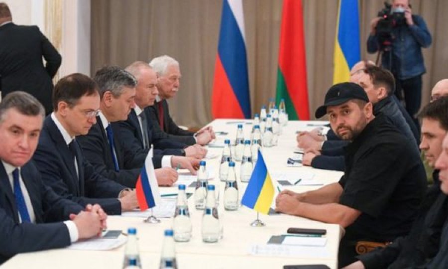 Ukraina dhe Rusia pritet të vazhdojnë sot bisedimet