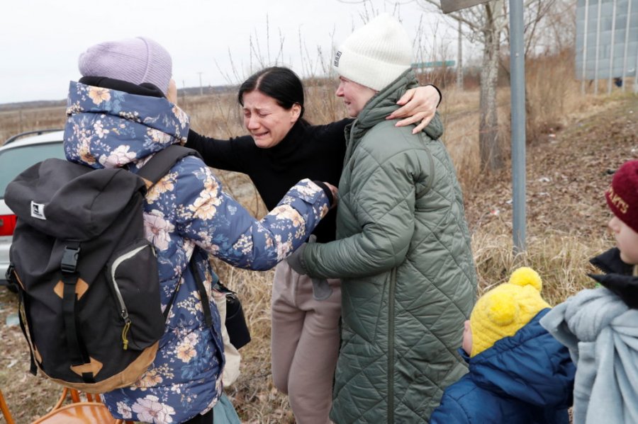 Evakuimi i ukrainasve pezullohet në disa qytete