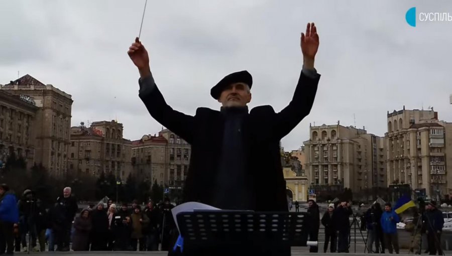 ‘Free Sky’ - Orkestra Simfonike e Kievit interpreton himnin e Ukrainës ndërkohë që pushtuesit afrohen