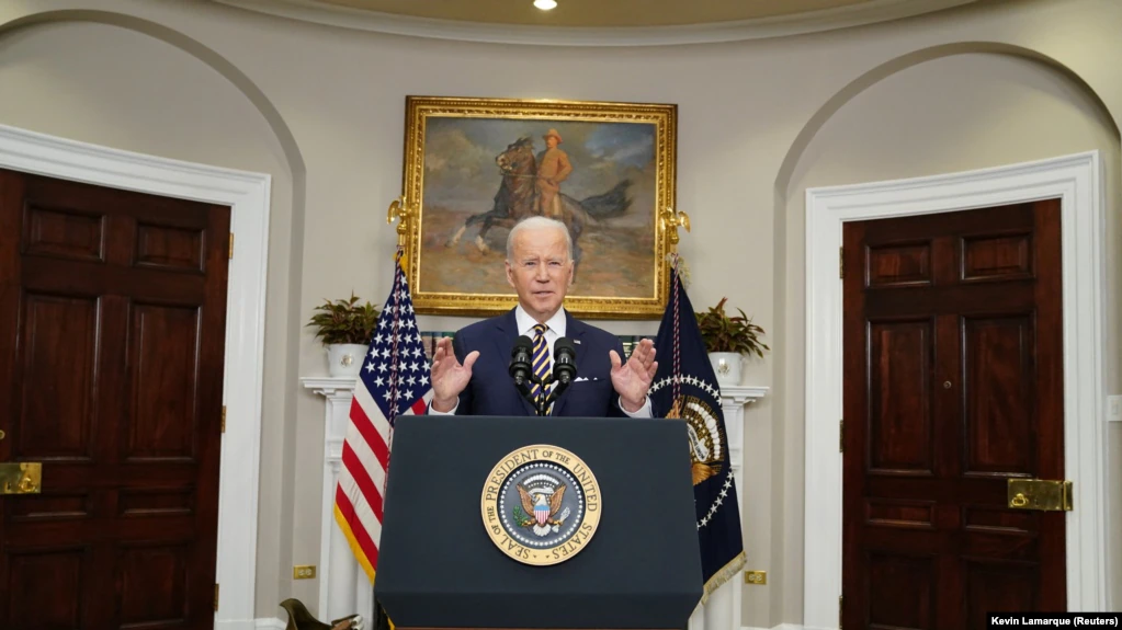 Biden autorizon 200 milionë dollarë për armë dhe ndihma ushtarake për Ukrainën