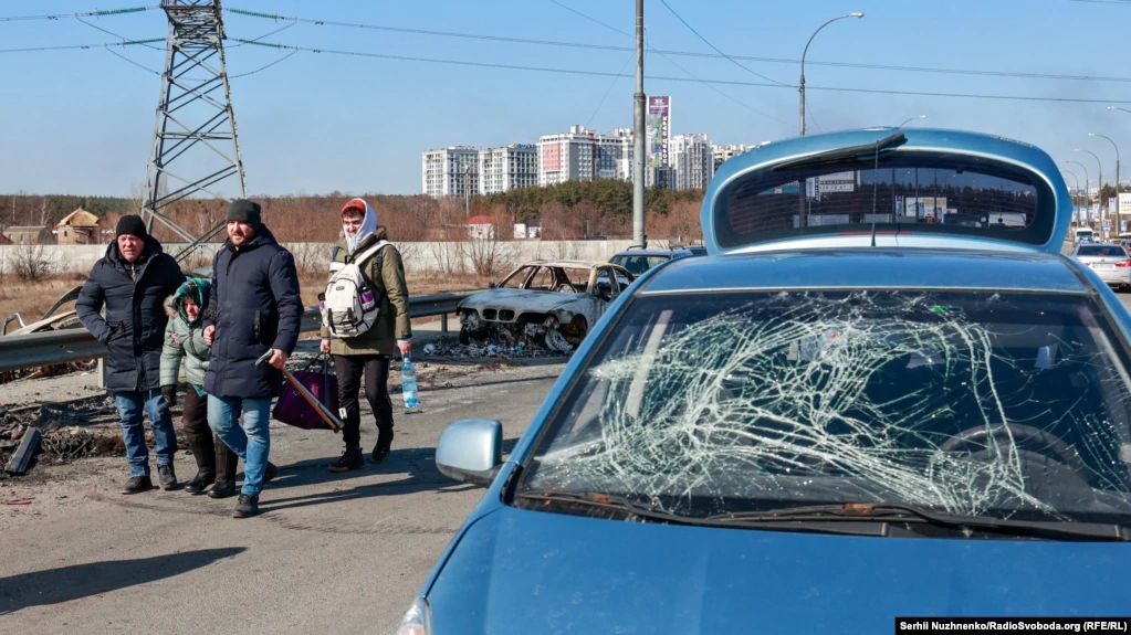 Mijëra banorë evakuohen nga qytete të ndryshme ukrainase